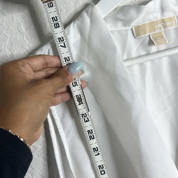 Michael Kors white blouse with side bow tie, Size XL, soft shear material. - Picture 6 of 7